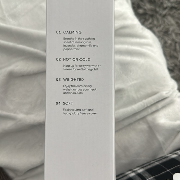 Shaper Image NIB Heated + Cold Therapy Neck and Shoulder Wrap with Lavender. - Picture 2 of 3